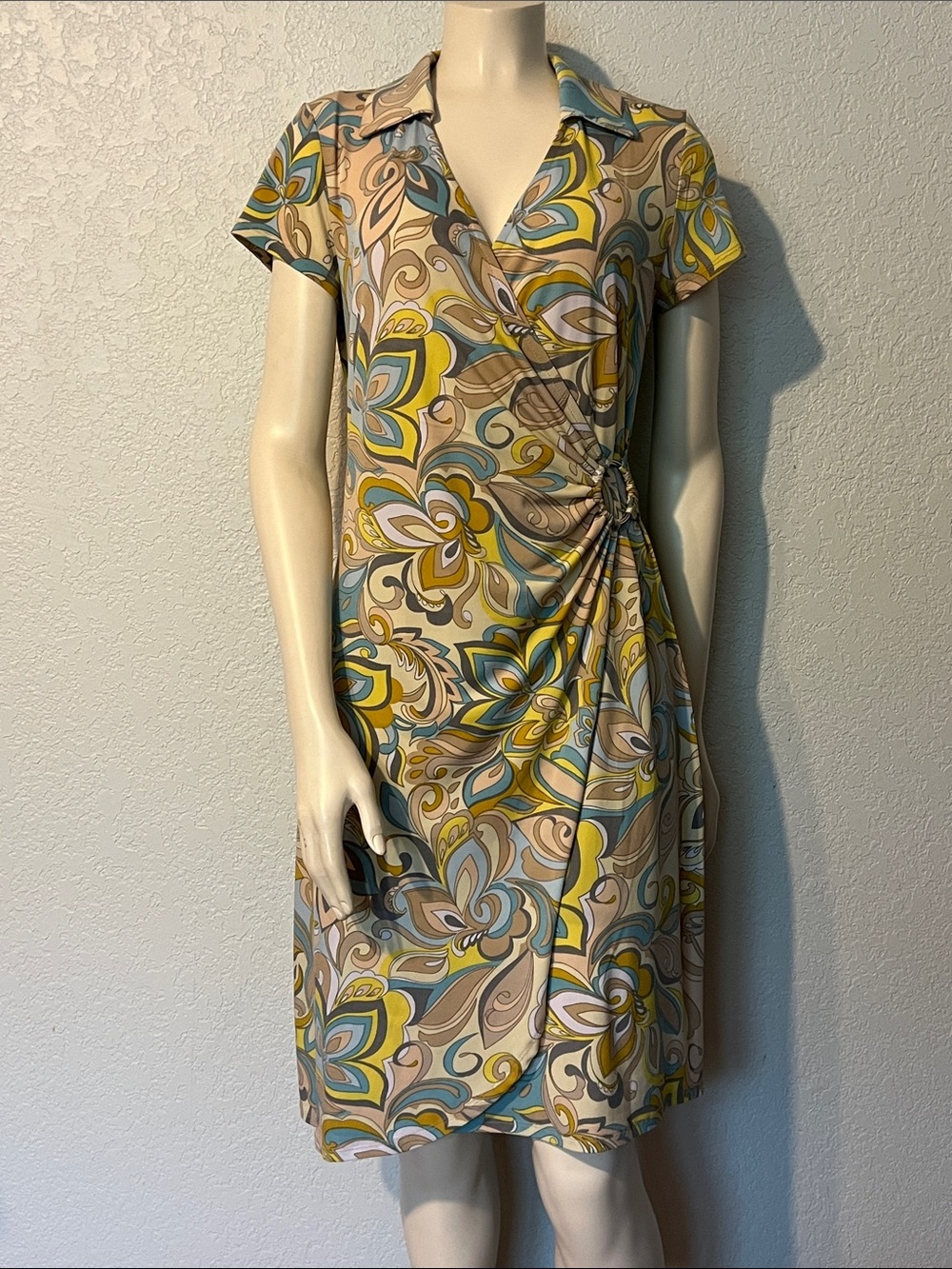 Floral Chic Wrap Dress Retro 60s Mod  Size 6 Midi Boho Funky Ring Detail Glamour